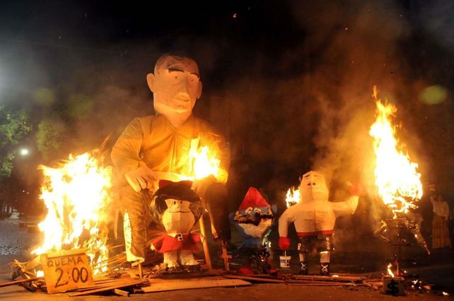 La quema de muñecos es una fiesta tradicional para fin de año en la ciudad de La Plata.&nbsp;