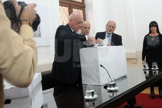 El momento de la apertura de los sobres.