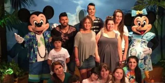 Son 18 los familiares del Kun que viajaron pro Estados Unidos.