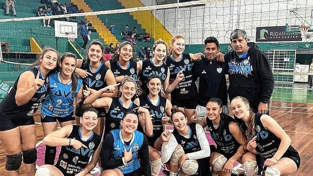 Las chicas de Villa Dora se consagraron campeonas del Abierto Sub 21 de Regatas de Santa Fe.