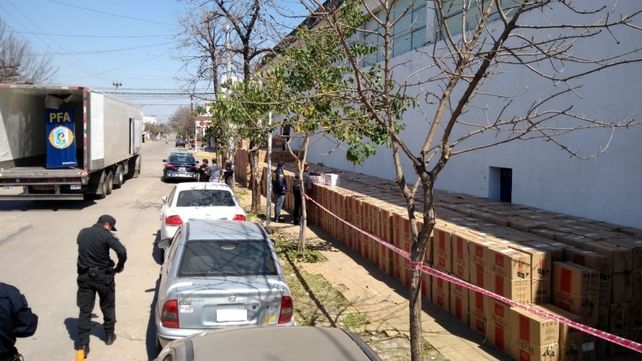 El camión secuestrado en la ruta 11.