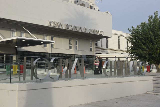 Un hombre murió en el Centenario luego de esperar por varias horas en la guardia