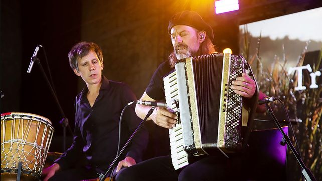 Música en el Anfiteatro de paraná. Sobre el escenario pasaron Tierra Nativa
