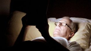 Investigadores afirman que los libros electrónicos afectan negativamente el sueño