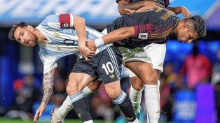¿Qué hacés, bobo?: el tenso cruce entre Messi y Zambrano.