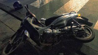 Un auto intentó entrar a una estación de servicios y chocó una moto en Paraná