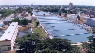 Las tareas de reparación en la planta afectan el servicio de agua en el sur de Rosario.