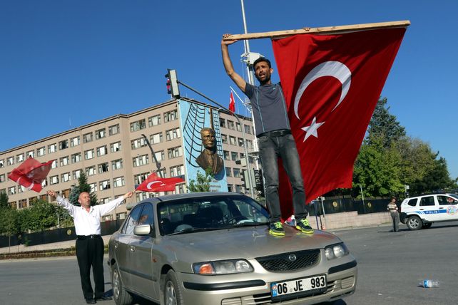 El intento de golpe de Estado en Turquía dejó 265 muertos