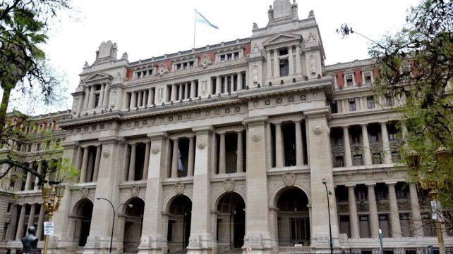 La Corte Suprema citó a Entre Ríos a audiencia por una deuda previsional de más de $154 mil millones. La Corte Suprema citó a Entre Ríos a audiencia por una deuda previsional de más de $154 mil millones.