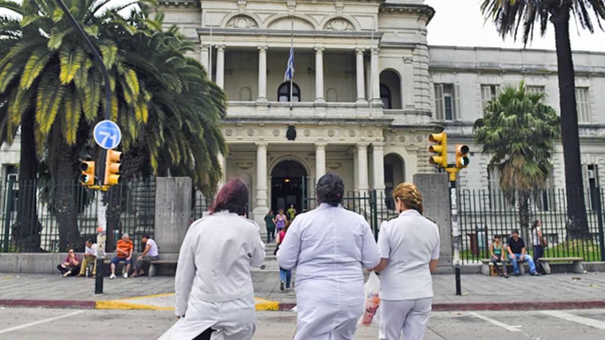 Uruguay recibió a seis reclusos de la prisión de Guantánamo