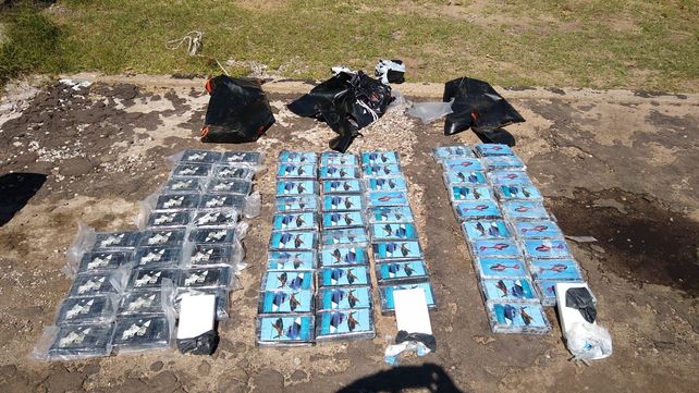 Encuentran más de 100 kilos de cocaína flotando en el río cerca de Puerto Norte