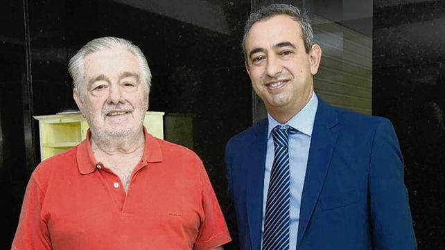 Con el Vasco. El intendente con su antecesor de los años 80.