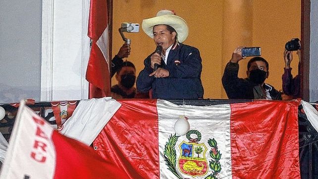 Perú: Toque de queda, represión y pedido de renuncia al Presidente