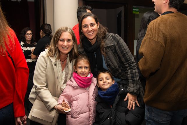Tania Echegaray, Lola y Manuel y Juliana Passardi