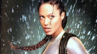 Llev&oacute; a su casa una imagen de Lara Croft y la polic&iacute;a la confundi&oacute; con alguien armado