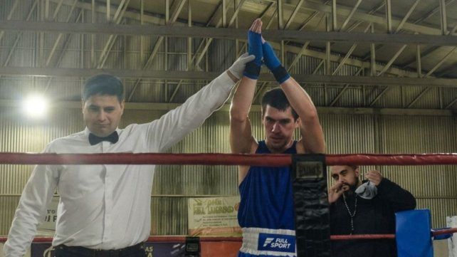 Jerónimo Wild fue el ganador de la pelea de fondo en el Club Paracao.