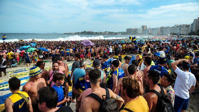 La mayor marea humana que recibió Brasil: el histórico banderazo de Boca en Copacabana