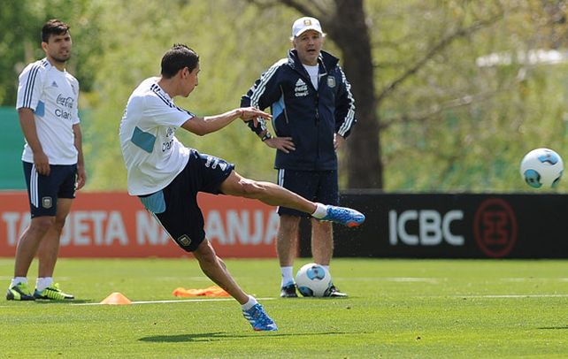 Di María y el Kun no juegan el partido ante Uruguay en el Centenario