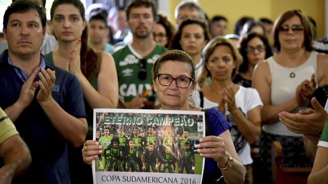 La tragedia del Chapecoense enlutó al fútbol mundial