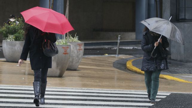 Domingo con cielo cubierto, probabilidad de lluvias y lloviznas y viento del sur