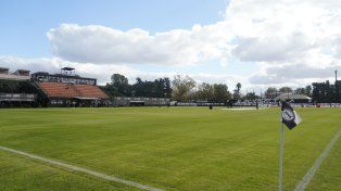 La modesta cancha de Deportivo Riestra donde jugará Central.