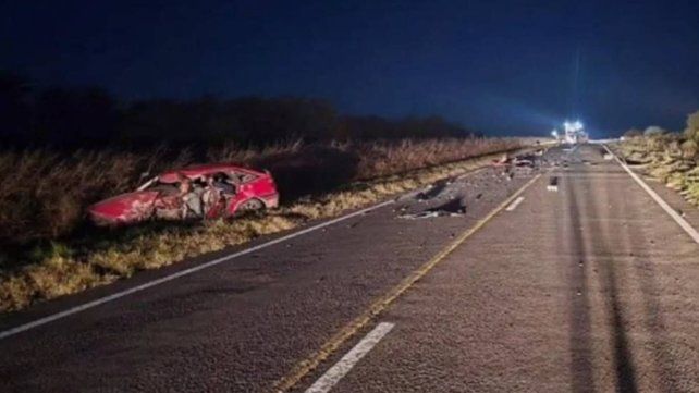 Dos personas murieron la madrugada de este miércoles en un choque frontal entre una camioneta y un auto en la Ruta 18