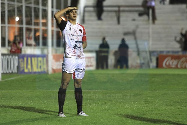 El delantero lleva 6 goles en el torneo.