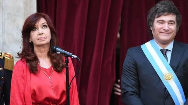 Cristina Fernández y Javier Milei, cara a cara el día de la asunción presidencial del libertario.