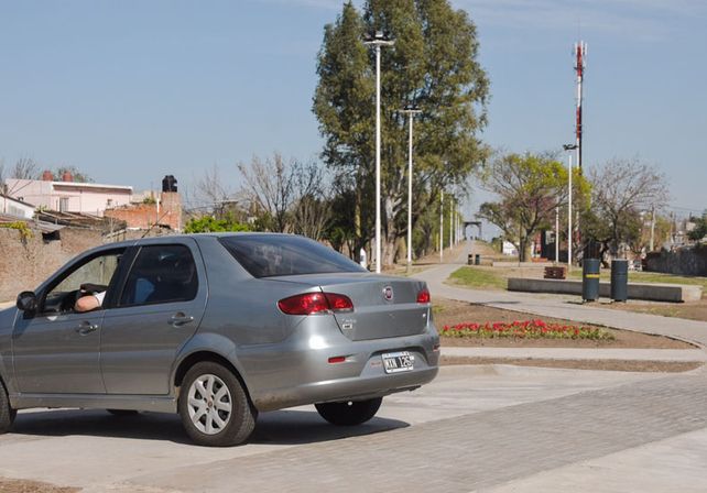 Habilitaron un nuevo cruce pavimentado que une los barrios Villa María Selva y Sargento Cabral