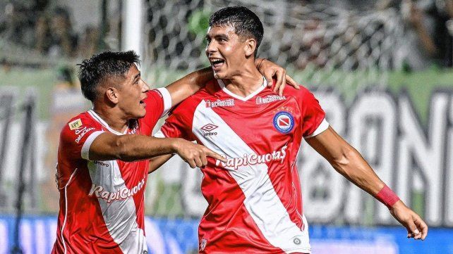 Argentinos venció a Banfield y es el único líder en la Zona A. Argentinos venció a Banfield y es el único líder en la Zona A.