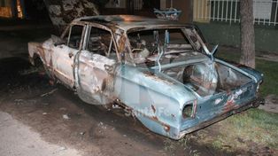 Otro auto incendiado en Santa Fe