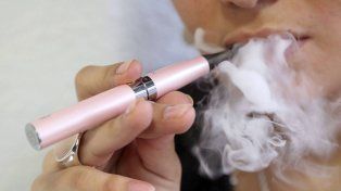 La cartera de Salud prohibió los cigarrillos electrónicos y vapers por considerarlos perjudiciales para la salud.