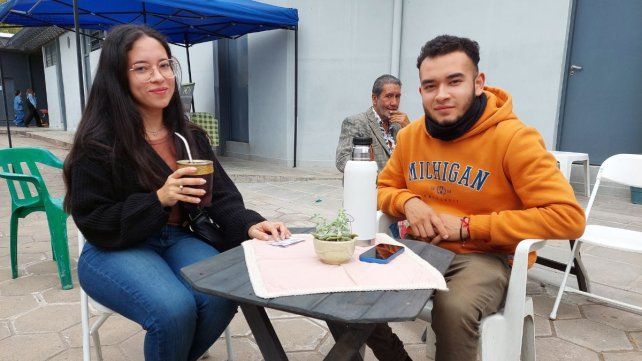 Gisela y Agustín disfrutando de la Feria de Salta y Nogoyá