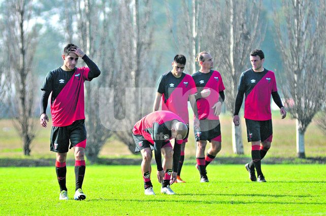 Colón se medirá ante Rosario Central en lo que constituye el partido más complicado de pretemporada.