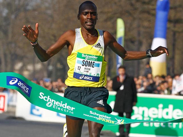 El keniata Peter Some sorprendió y ganó la Maratón de París