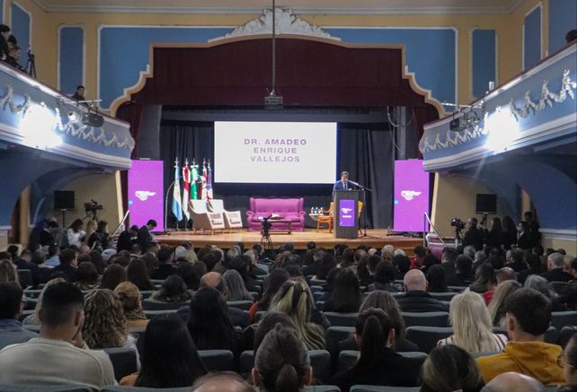 Haciendo historia. El intendente Enri Vallejos aseguró que este será el primero de numerosos encuentros que fortalecerán los lazos entre los países participantes.