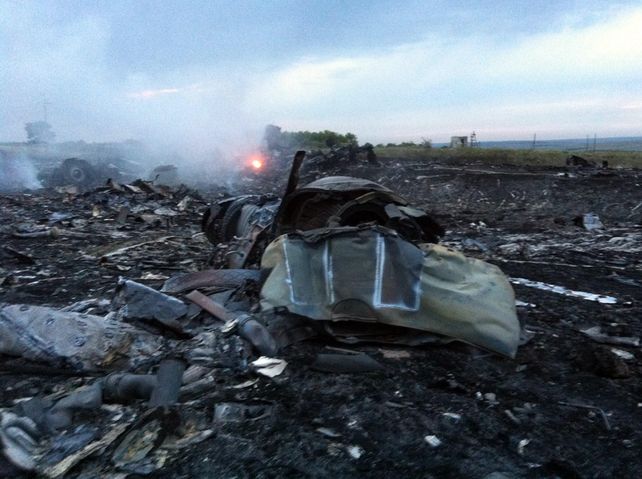 Hoy se hallaron los restos del avión de Malaysia Airlines que fue derribado or un misil hoy con 295 personas a bordo.