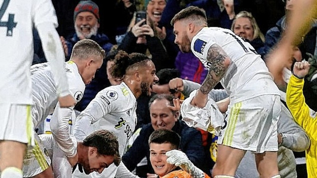 El Leeds de Bielsa empató de manera agónica ante el Brentford