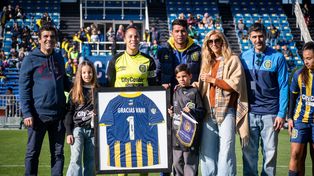 Vanina Correa tuvo un reconocimiento por parte de Central en su último partido en el Gigante de Arroyito.