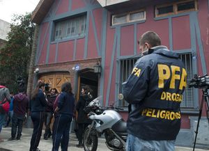 Insólito operativo por un acusado que pesa 250 kilos
