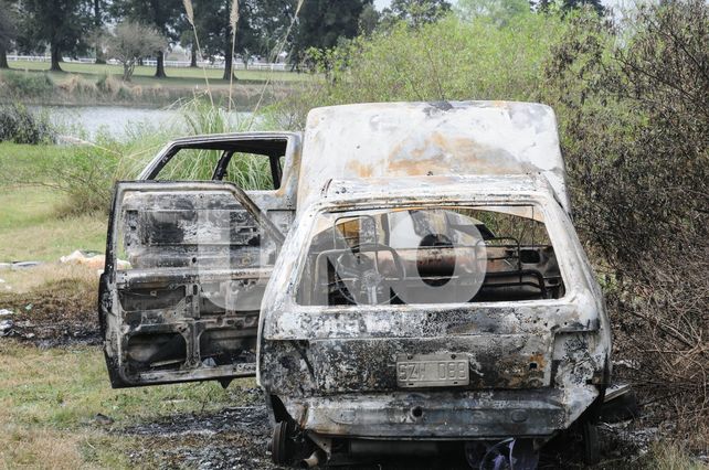 Hallaron dos autos quemados que habían sido robados en Santa Fe