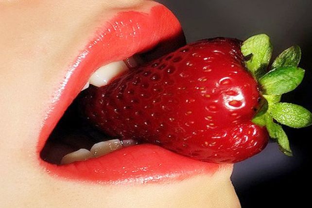 Se cayó el mito: Ostras, champán y fresas no son alimentos afrodisíacos