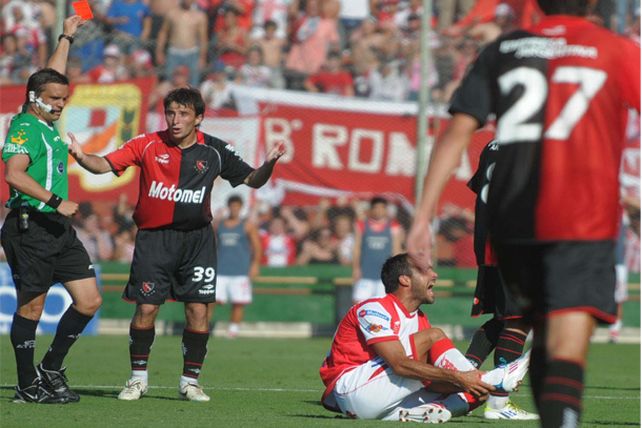 Una brutal patada fracturó a Marcelo Sarmiento