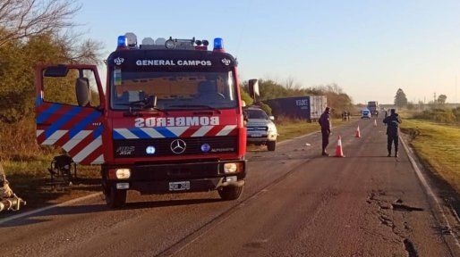 Ex Ruta 18: el conductor de un auto sufrió graves heridas en choque frontal con un camión