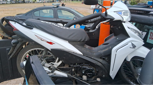 La moto incautada a las personas investigadas por el asalto a un taxista en la zona de barrio Refinería.
