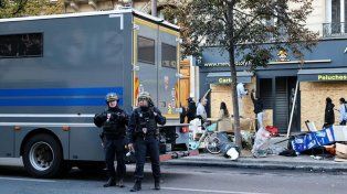 Francia: más ciudades implementaron toque de queda