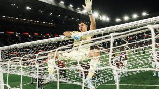 Con un gol de Buendía, el Aston Villa del Dibu Martínez aplastó a Nottingham Forest y está en la final