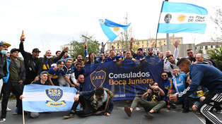Una Nápoles emocionada recordó a Maradona con una caravana de hinchas