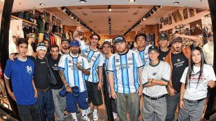 El Team DC en pleno, con los argentinos y los internacionales, en la firma de autógrafos en Unicenter.