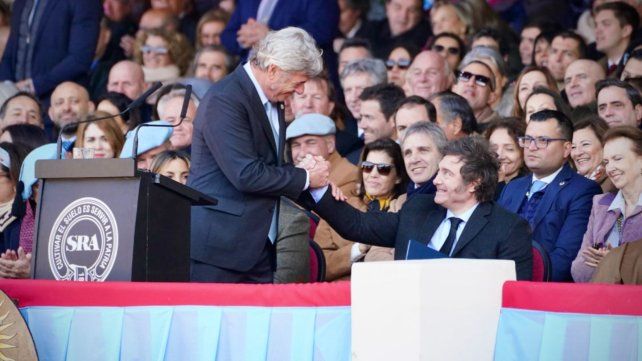 Nicolás Pino saluda a Javier Milei Nicolás Pino saluda a Javier Milei